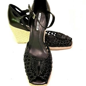 Via Spiga Kiss black woven sandal with ankle strap and jute wedge heel Sz 7